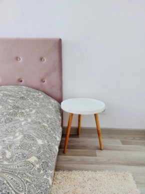 Vibrant “Little Jewellery” Flat